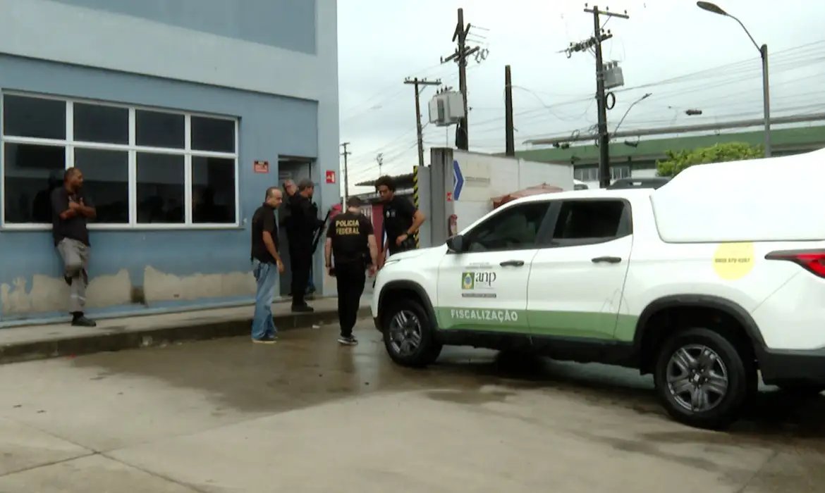 ANP fiscaliza distribuidoras de combustível no Rio de Janeiro