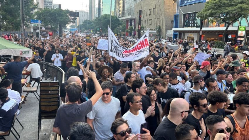 MBL realiza marcha contra corrupção na Paulista