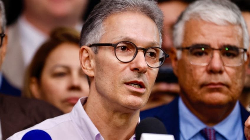 Zema renuncia ao governo de MG para disputar presidência; Simões assume