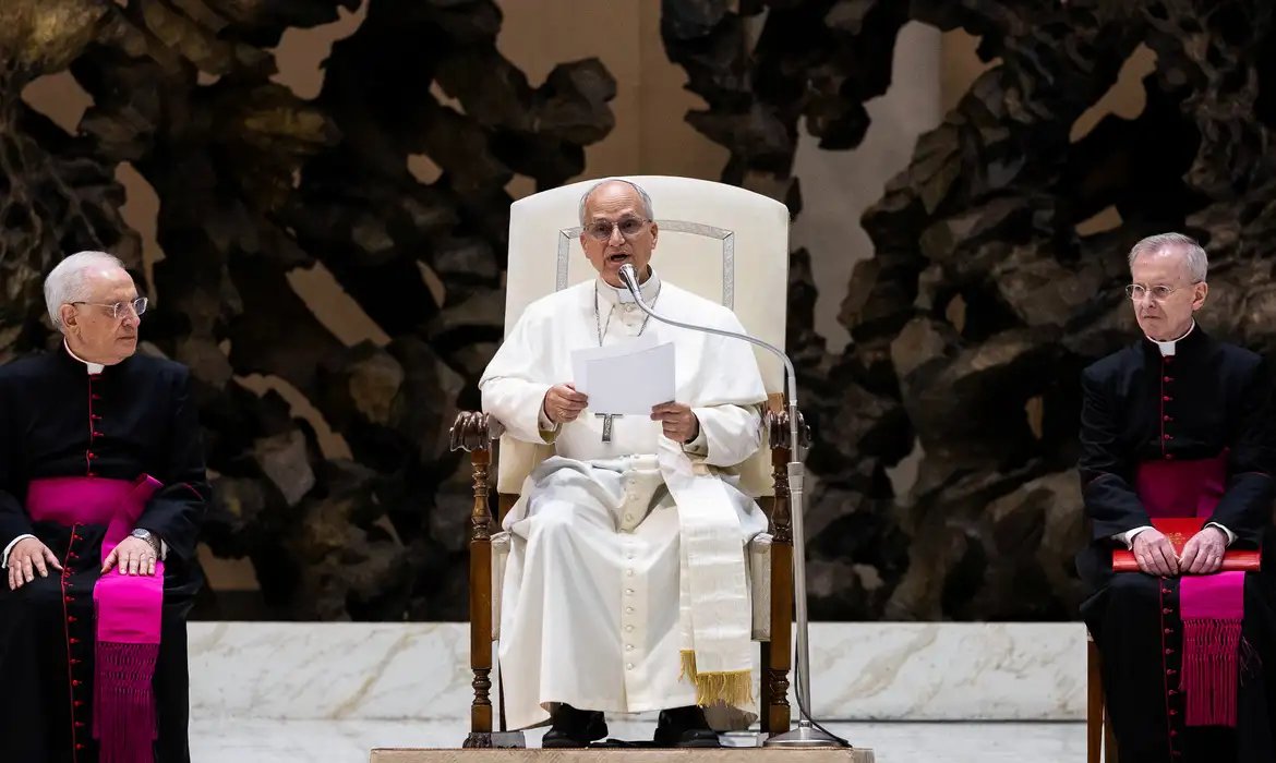 Papa Leão chama guerra no Oriente Médio de "escândalo" para humanidade