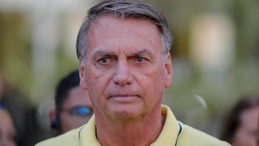 Bolsonaro deve deixar UTI nas próximas 24 horas, diz boletim