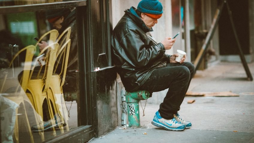 Hong Kong endurece lei e pode exigir senhas de aparelhos eletrônicos