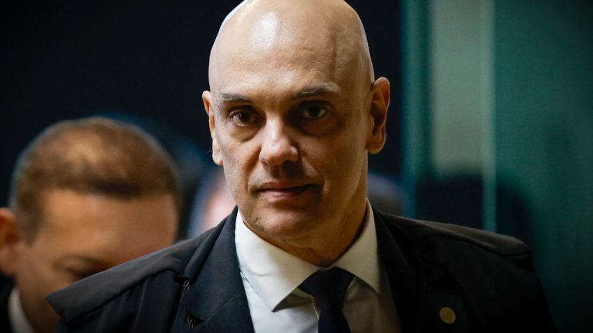 Moraes libera provas em inquérito sobre coação de Eduardo Bolsonaro