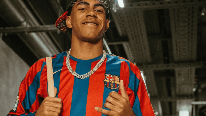 Nike relança camisa do Barcelona usada por Ronaldinho