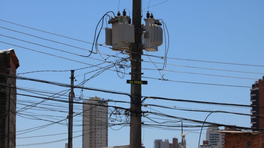 Aneel recomenda antecipar renovação da concessão da Enel Ceará