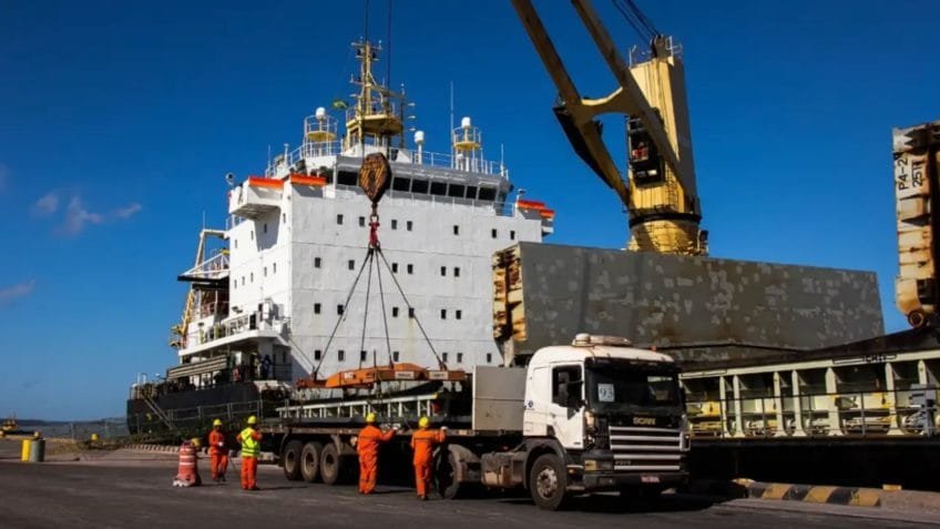 Caminhoneiros anunciam paralisação de 24 horas no Porto de Santos