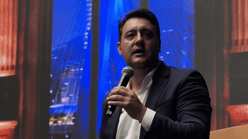 Ratinho Junior perdeu o prazo para ser vice de Flávio, diz Sóstenes