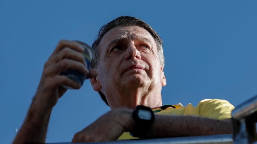 Leia as medidas cautelares que Bolsonaro deverá cumprir em casa