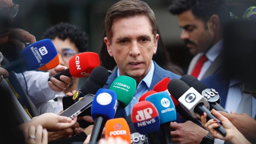 Bolsonaro deve ter alta hospitalar na 6ª feira, diz médico