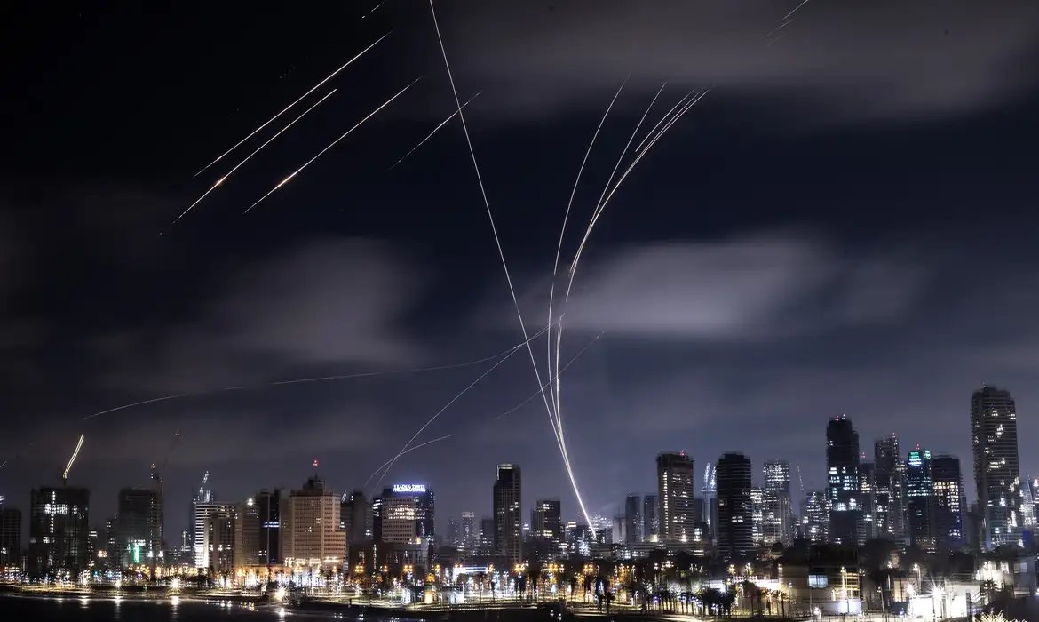 Militares do Irã rejeitam comentário de Trump sobre negociação