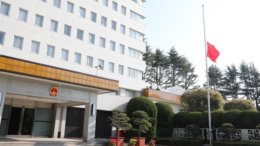Japonês invade embaixada da China em Tóquio e ameaça diplomatas