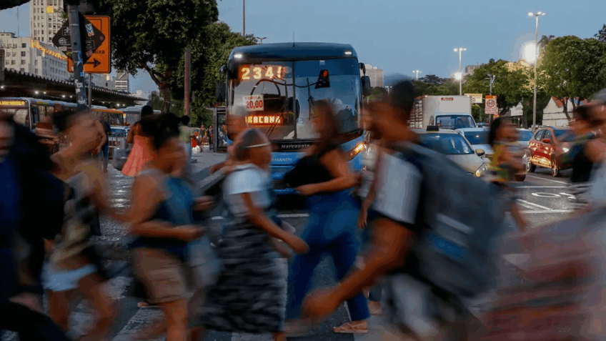 Ao desconsiderar agro, produtividade está estagnada desde 2023, diz BC