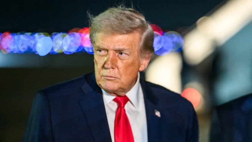 Negociadores iranianos estão "implorando" por um acordo, diz Trump