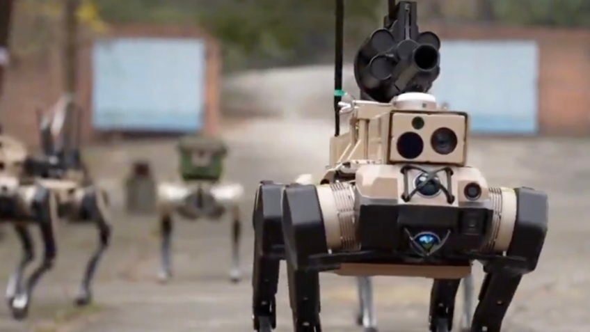 China apresenta nova geração de lobos robôs para confrontos urbanos