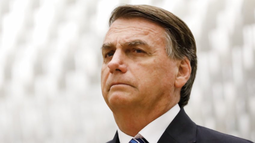 Bolsonaro terá 24h de vigilância clínica antes de alta
