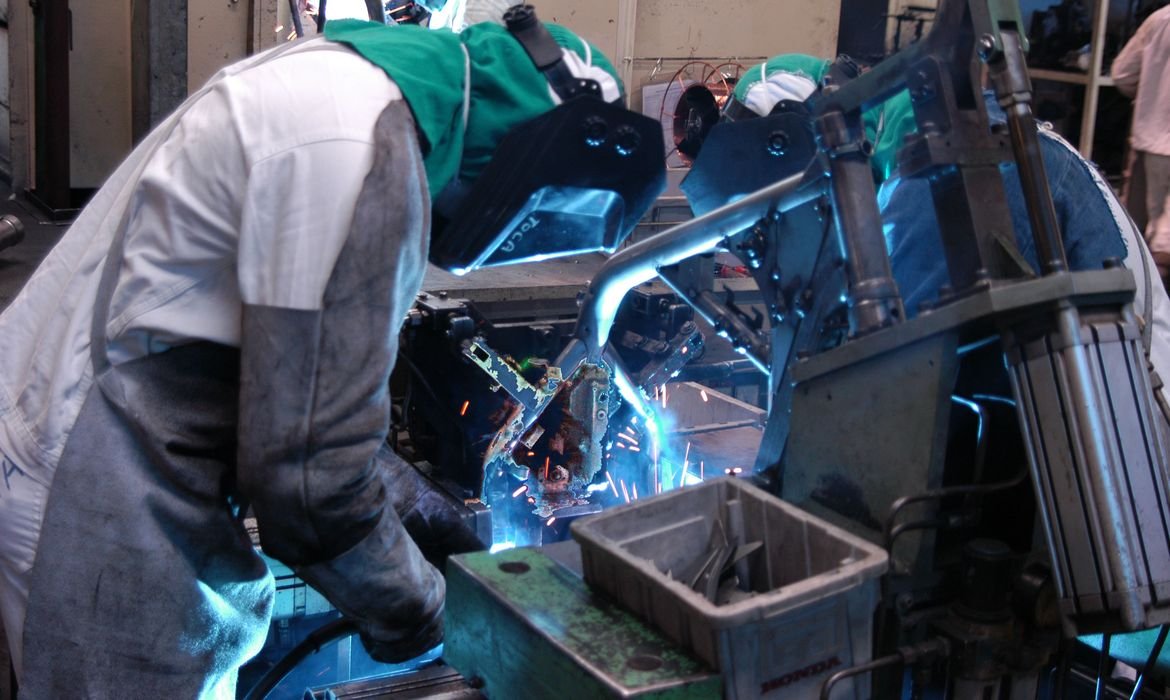 Governo zera tarifa de importação de 191 bens de capital e informática