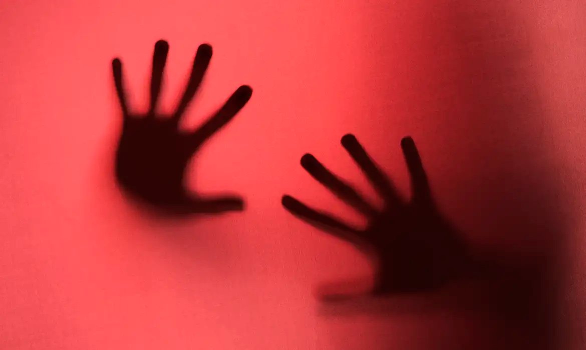 Entenda o que é vicaricídio; projeto de lei endurece pena para o crime