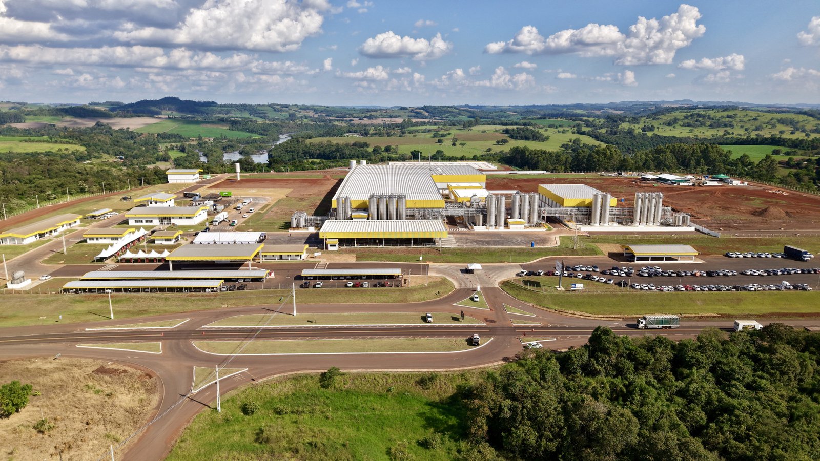 Piracanjuba inaugura gigante do queijo: fábrica de R$ 612 milhões e 1,2 milhão de litros por dia