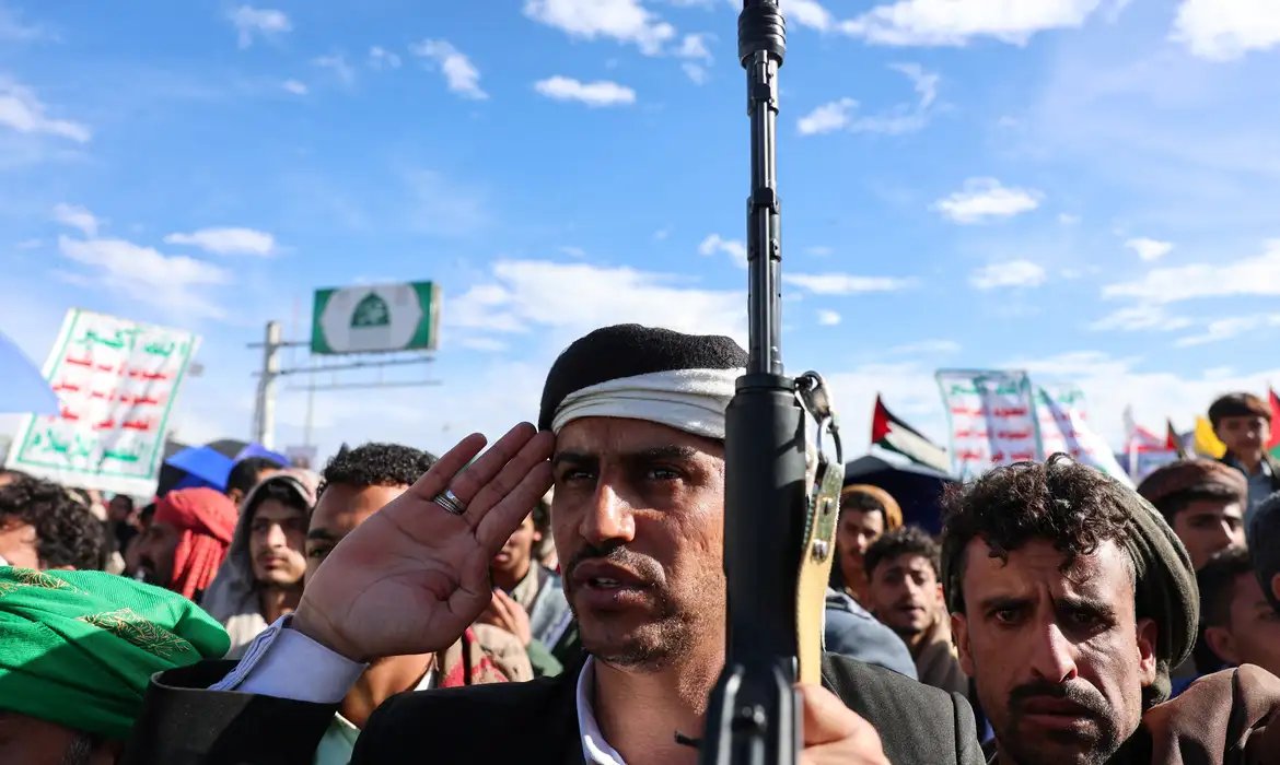 Houthis do Iêmen dizem que estão prontos para intervir na guerra 