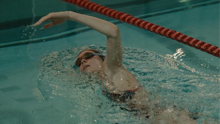 Natação pode ser melhor que corrida para o coração, diz estudo
