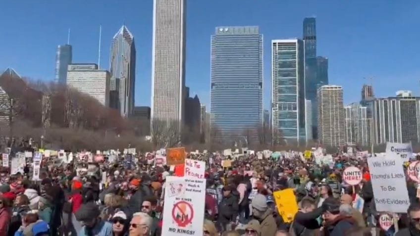 Assista a vídeos de protestos contra Donald Trump nos EUA