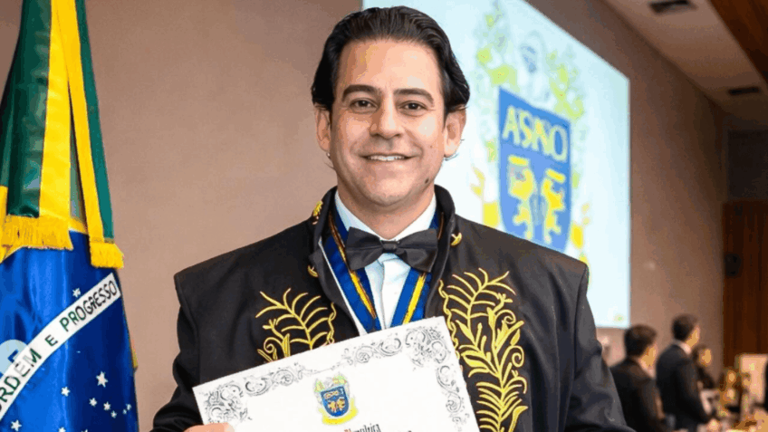 Genro de Lula recebe honraria jurídica em cerimônia em Brasília