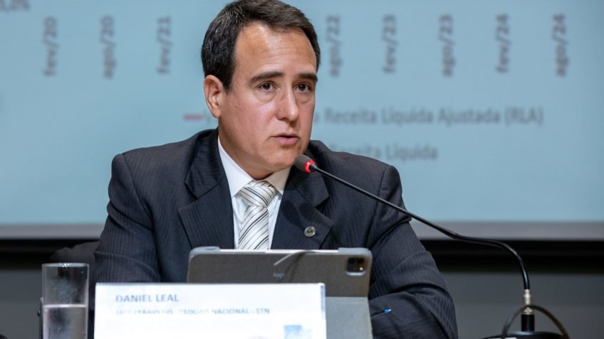 Dívida continua “sustentável” em todos os cenários, diz Tesouro