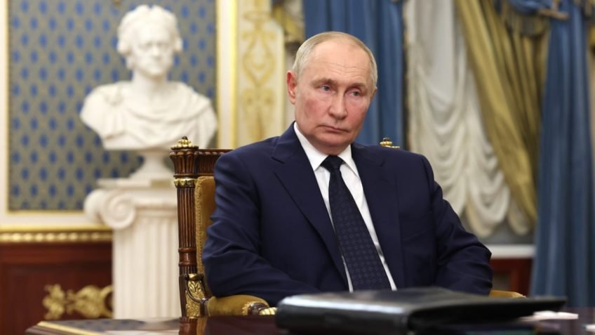 Com aval dos EUA, petroleiro russo chega a Cuba com 730 mil barris