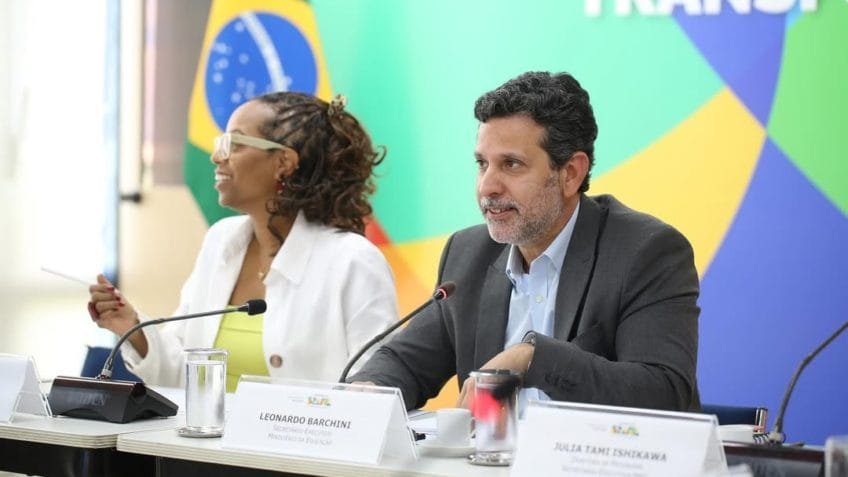Lula anuncia Leonardo Barchini como novo ministro da Educação