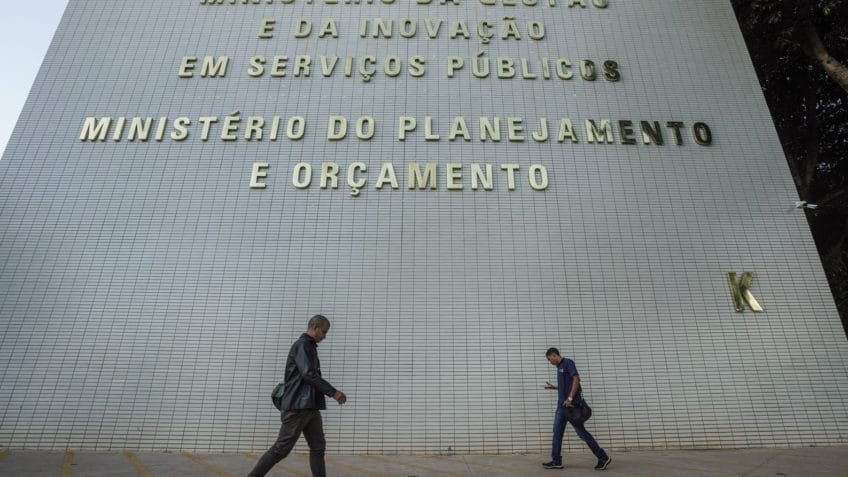 Governo bloqueia R$ 1,2 bi do Executivo e R$ 334 mi de emendas