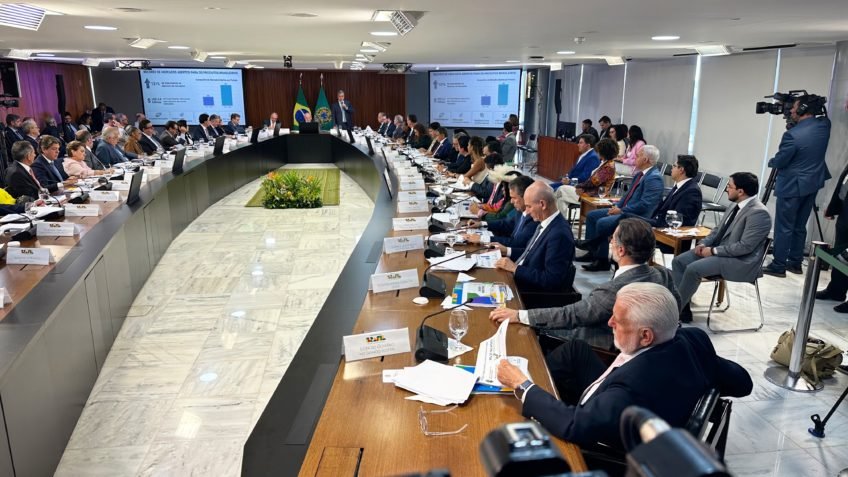 Saiba onde ficou cada ministro na 1ª reunião com Lula em 2026