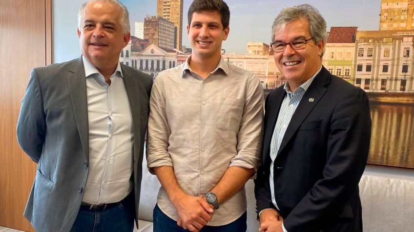 Queda de braço por sucessão em ministério opõe França e João Campos