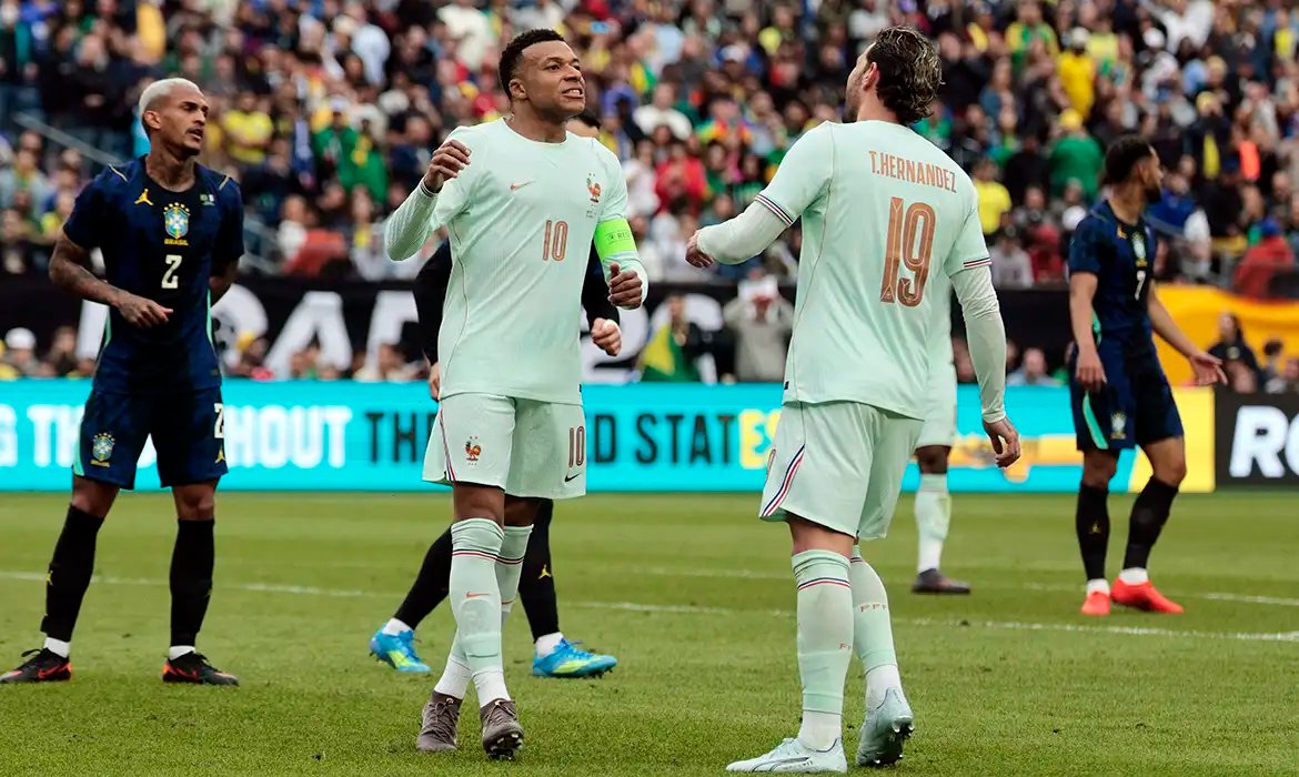 França assume liderança do ranking da Fifa; Brasil cai para 6ª posição