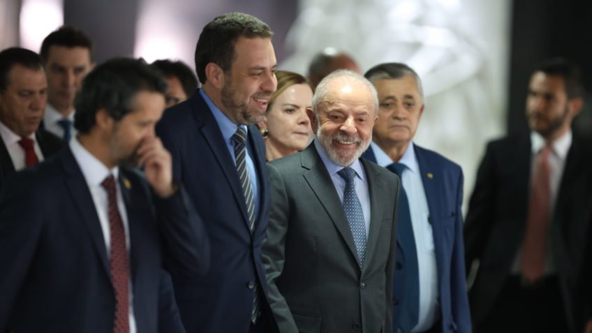 Governo Lula quer acelerar fim da escala 6 X 1 com PL próprio