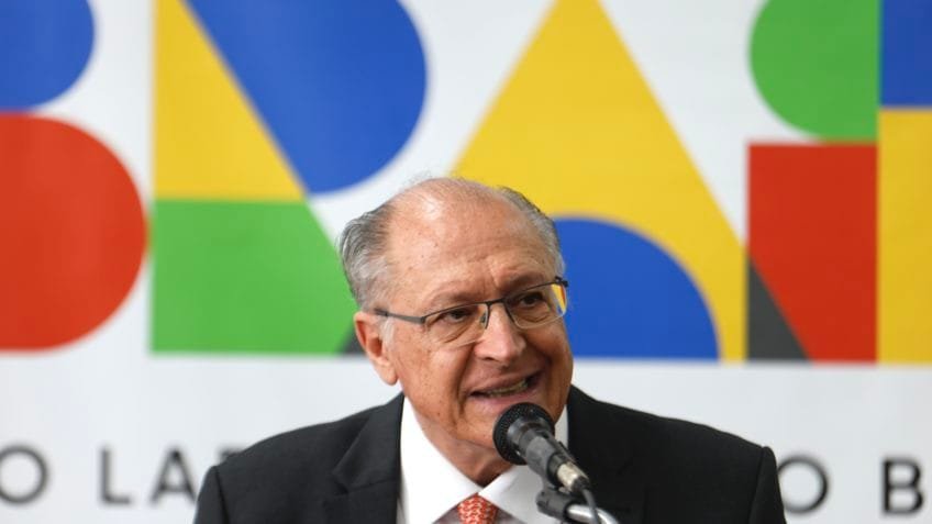 Alckmin defende ajuste fiscal sobre "privilégios", e não sobre pobres