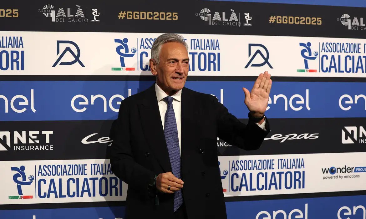 Dirigente de futebol da Itália deixa cargo após país dar adeus à Copa