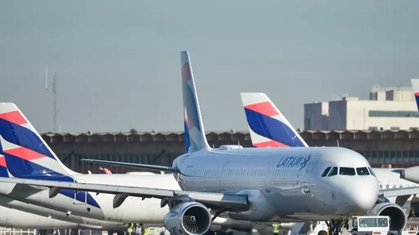 Governo Lula articula plano para conter alta do querosene de aviação