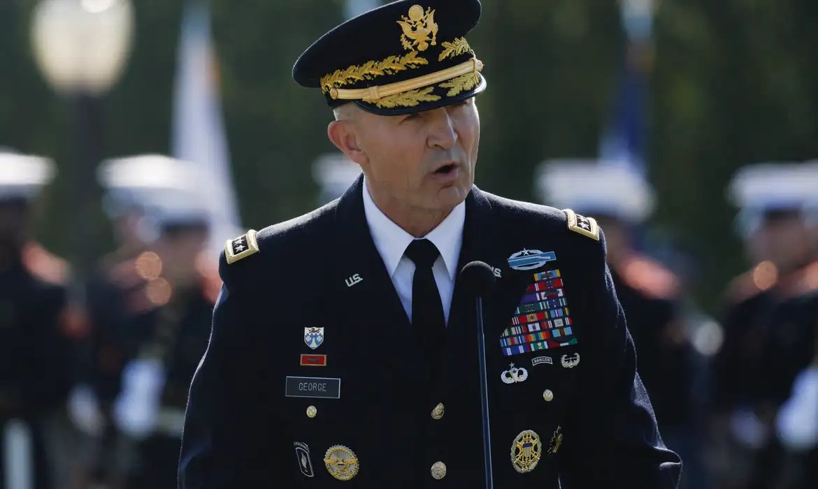 Secretário de Defesa dos EUA demite chefe de Estado-Maior do Exército