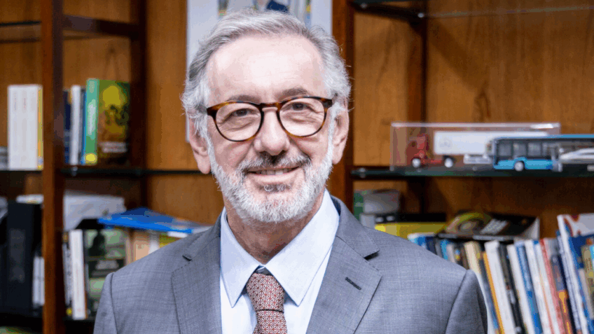 Lula nomeia Márcio Elias Rosa como ministro da Indústria