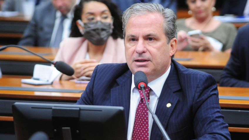 João Campos emplaca Tadeu Alencar como ministro do Empreendedorismo