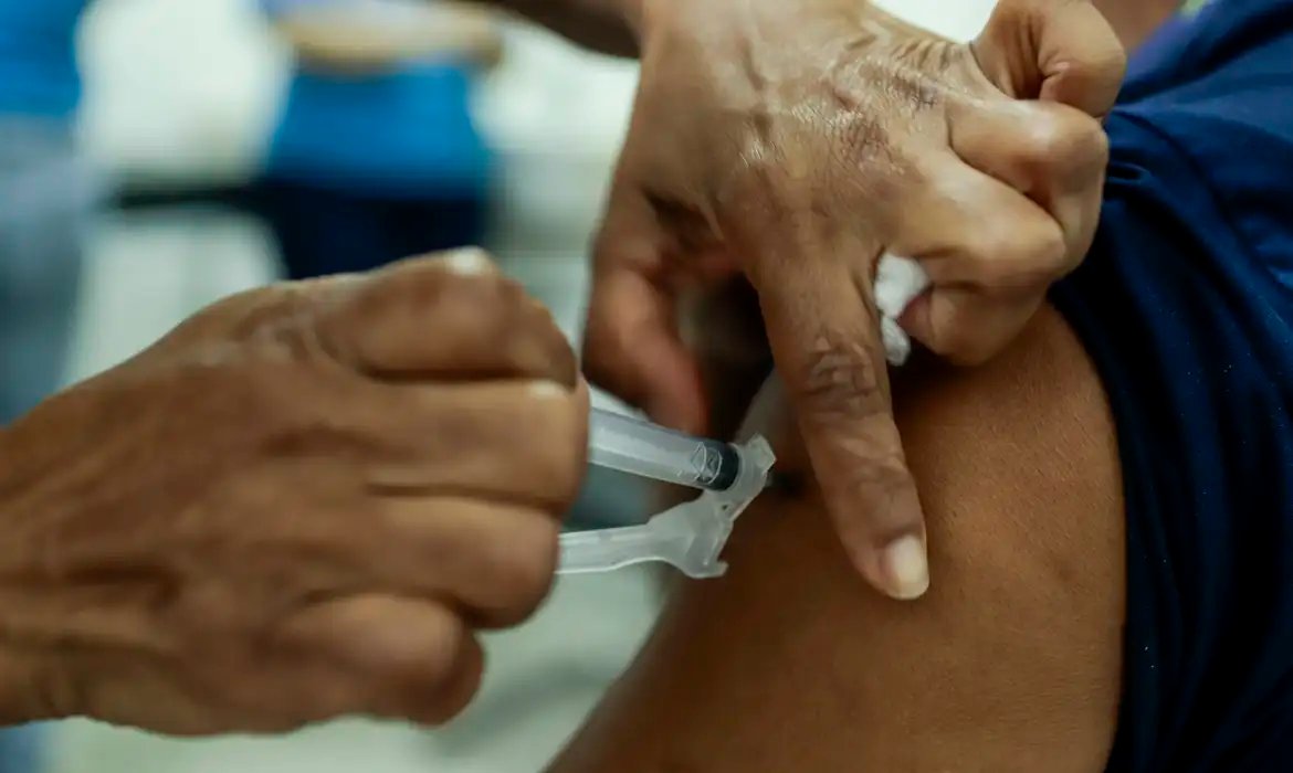 Casos de influenza A continuam a crescer no Brasil, diz Fiocruz