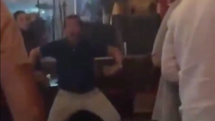 Pai de argentina acusada de racismo no RJ imita macaco