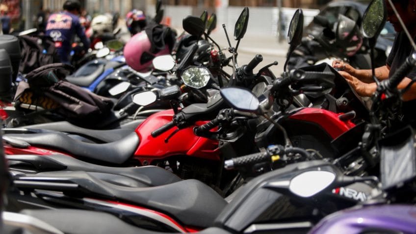 Trabalhadores de moto passam a receber adicional em abril