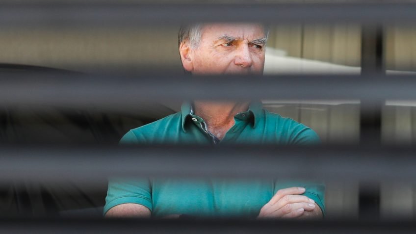 Defesa envia ao STF laudo que recomenda de cirurgia no ombro de Bolsonaro