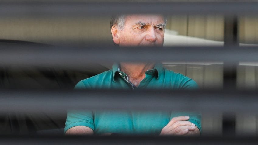 Defesa envia ao STF laudo que recomenda cirurgia no ombro de Bolsonaro