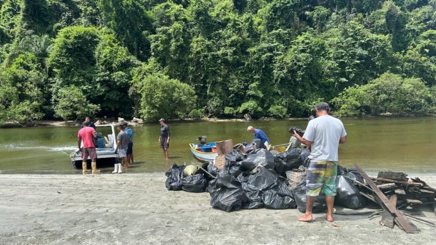Mar Sem Lixo retira 133 toneladas de resíduos do litoral paulista