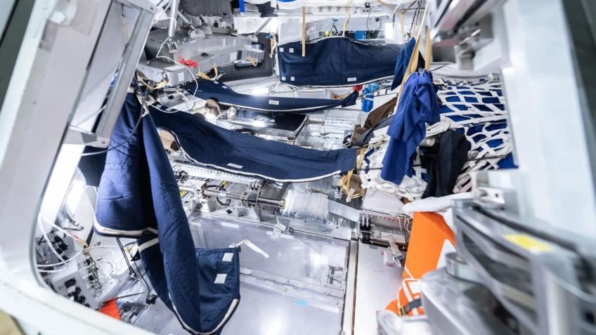 Saiba como astronautas da Artemis 2 comem, dormem e usam o banheiro