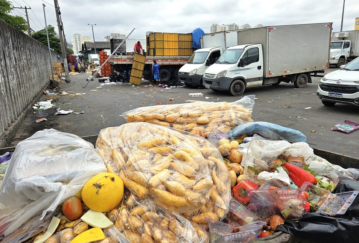 Desperdício de alimentos pode atingir US$ 540 bilhões em 2026 e expõe gargalos mundiais críticos