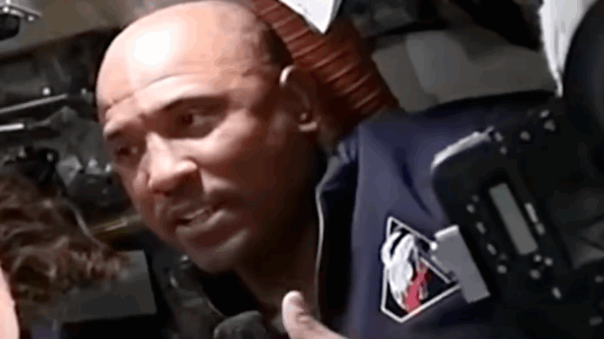 Astronauta da Artemis 2 diz que Terra é "uma só" e pede união