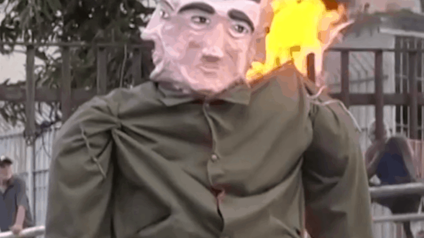 Venezuelanos queimam bonecos de Trump e Netanyahu em evento de Páscoa